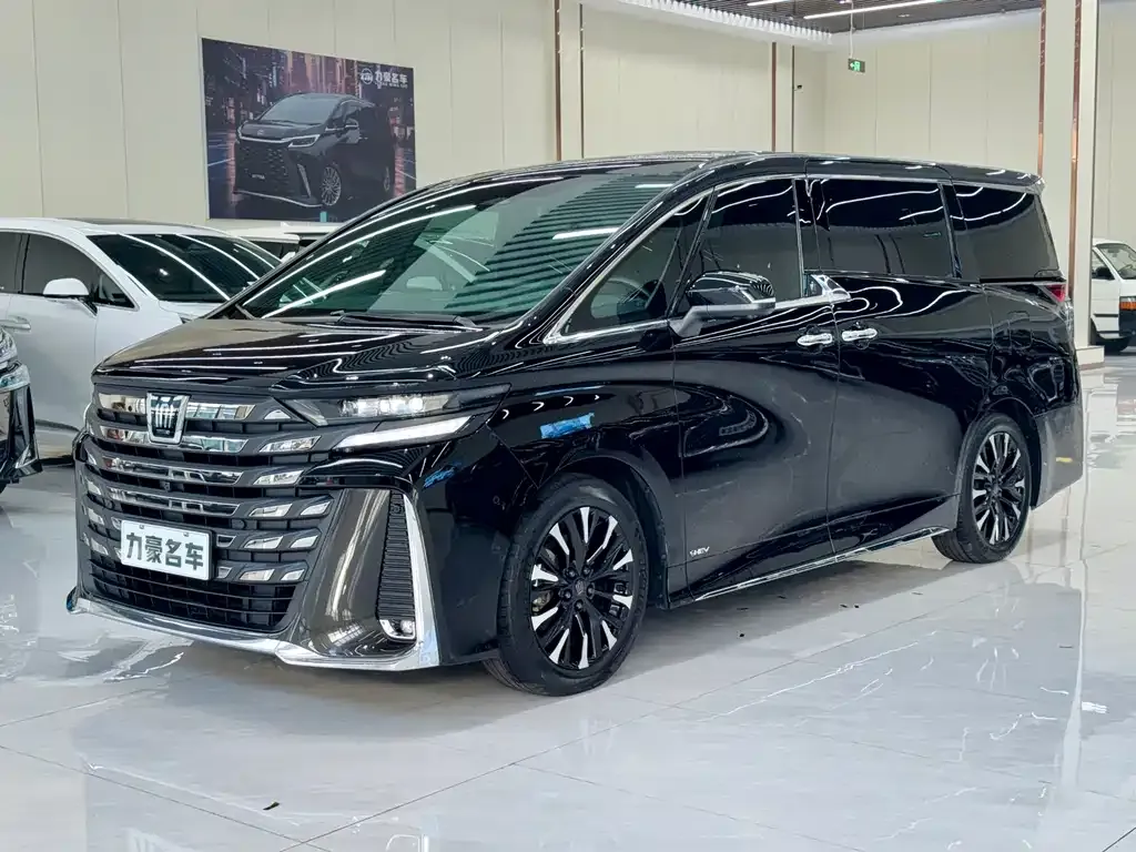 Toyota Vellfire — фото 1