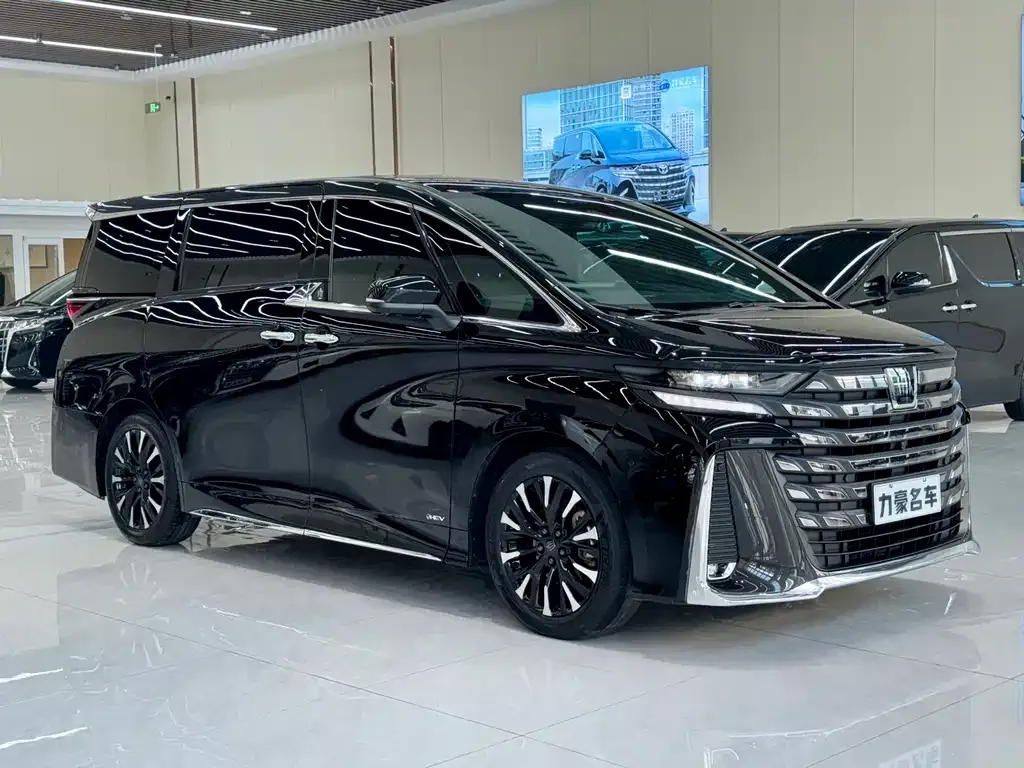 Toyota Vellfire — фото 3