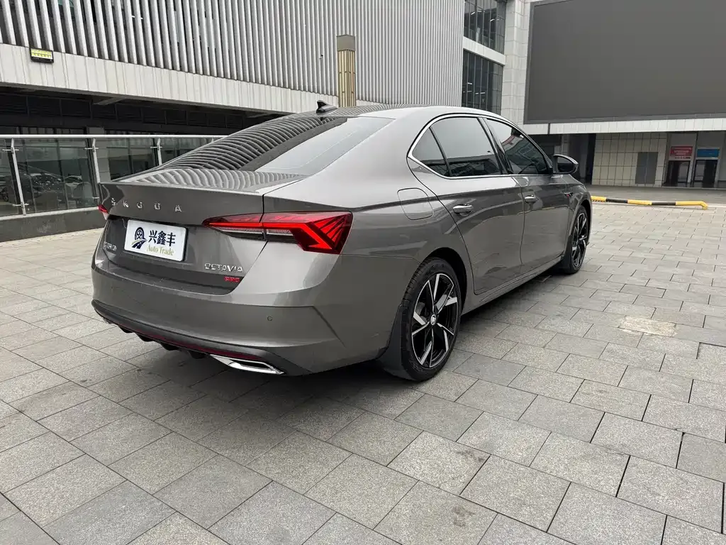 Skoda Octavia — фото 5