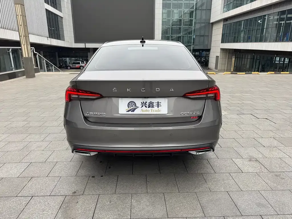 Skoda Octavia — фото 3