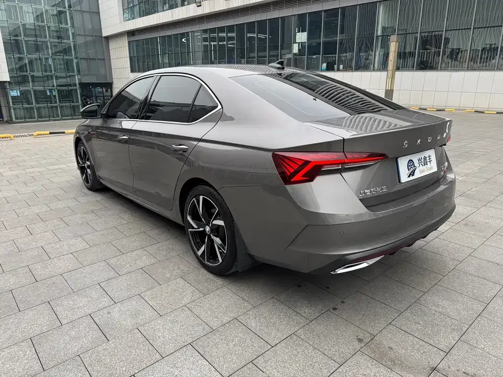 Skoda Octavia — фото 7