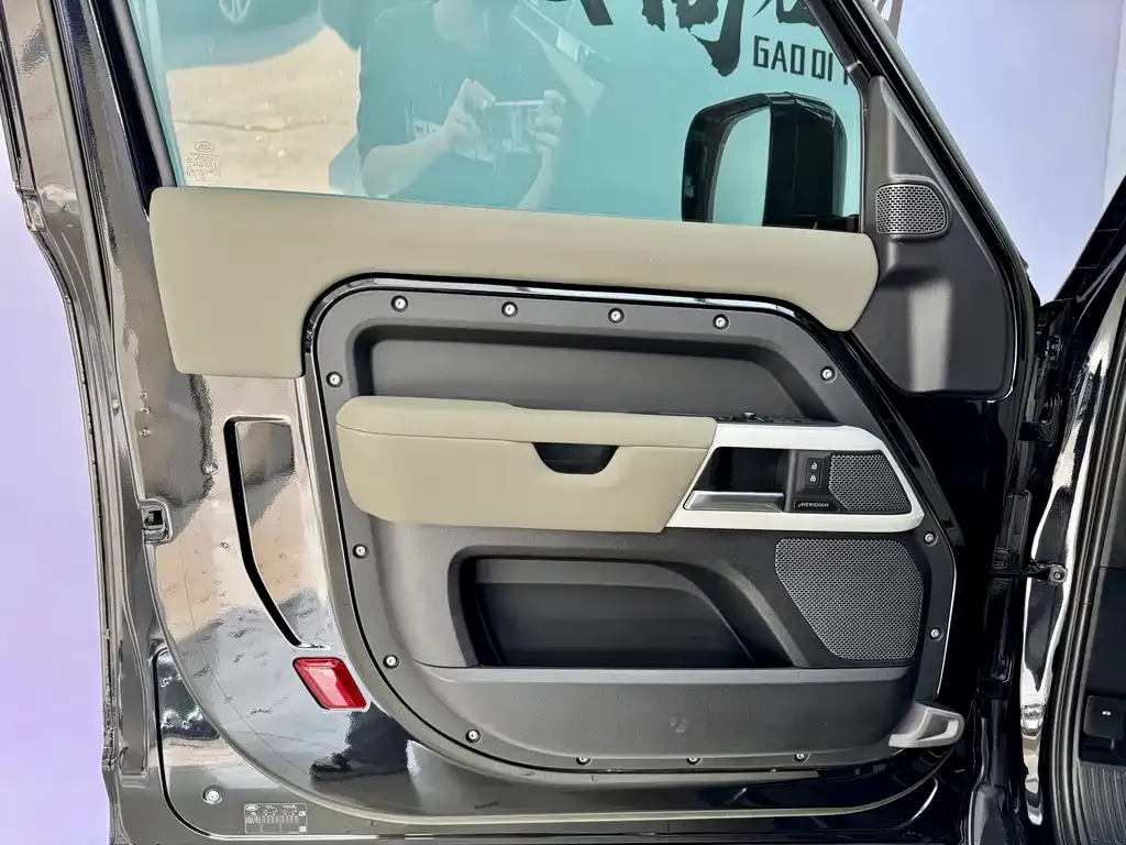 Land Rover Defender — фото 10