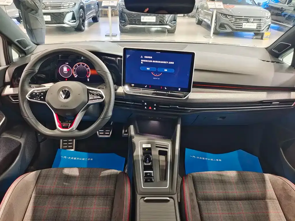 Volkswagen Golf GTI — фото 6