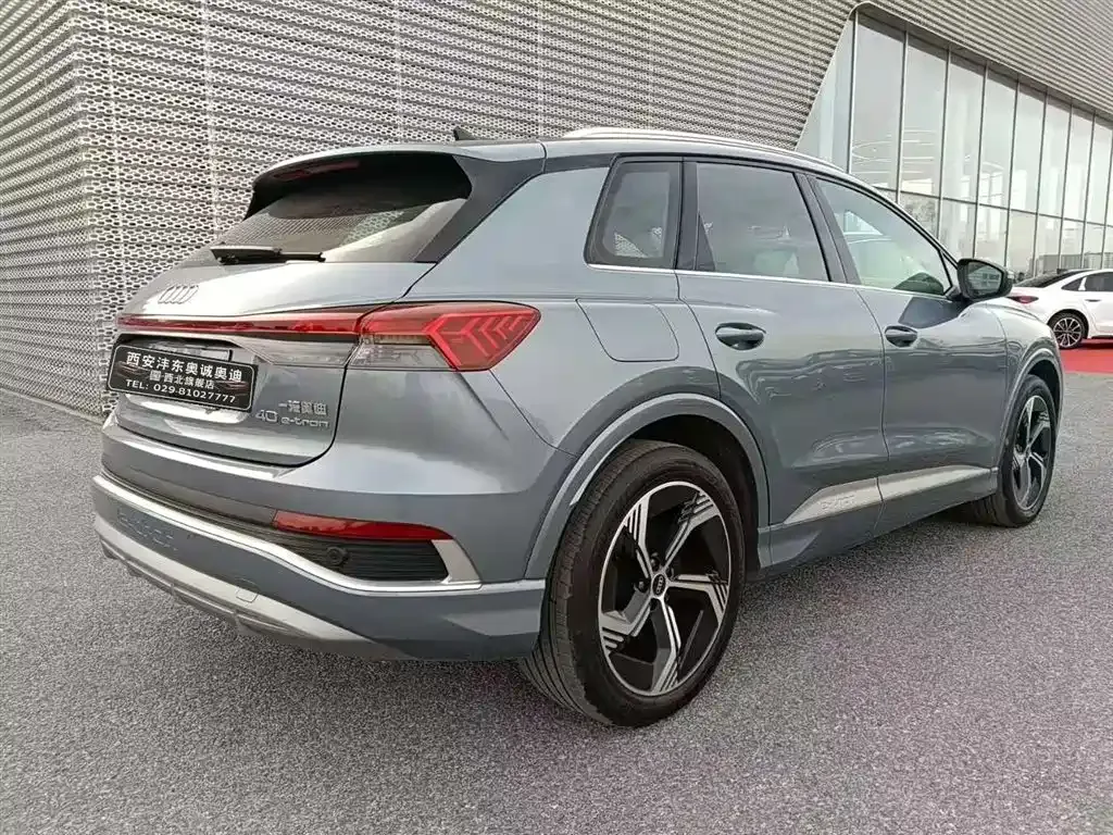 Audi Q4 e-tron — фото 7