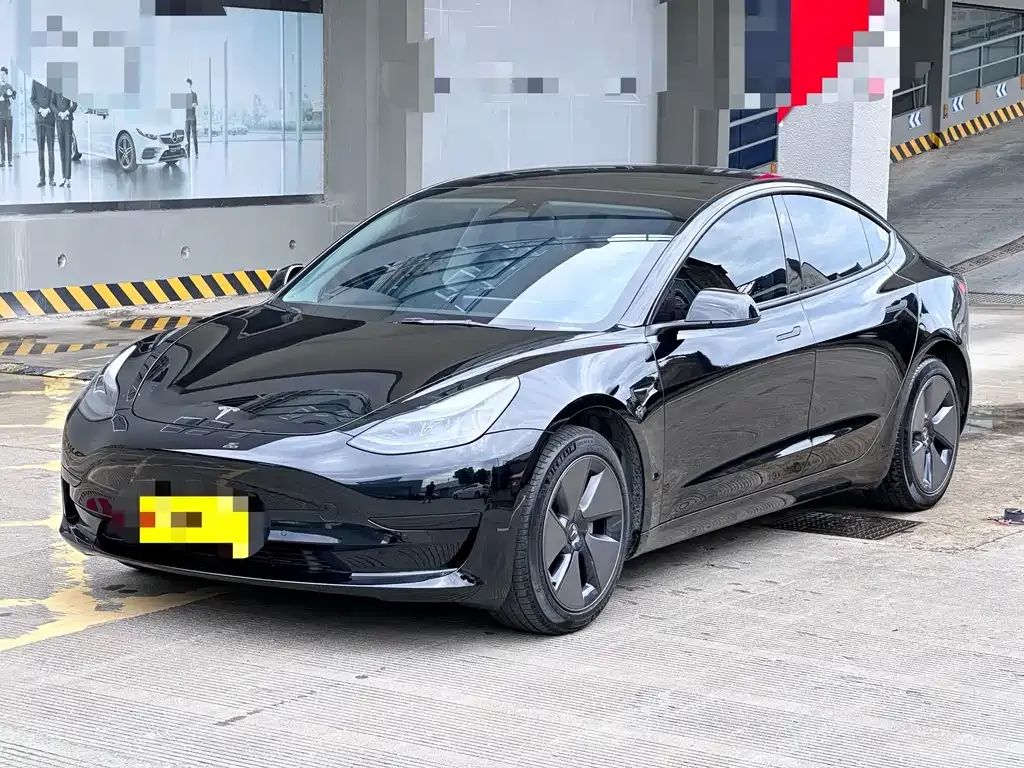 Tesla Model 3 — фото 1