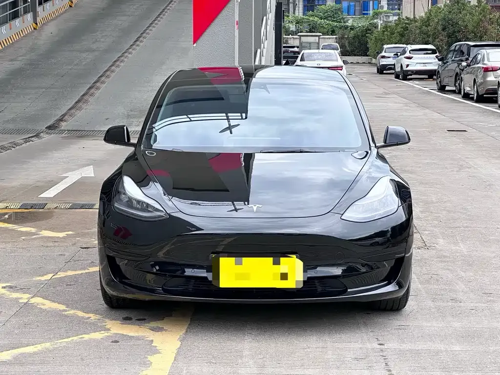 Tesla Model 3 — фото 10