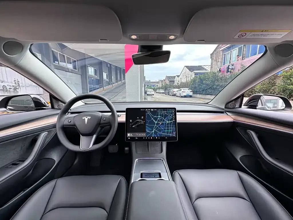 Tesla Model 3 — фото 8