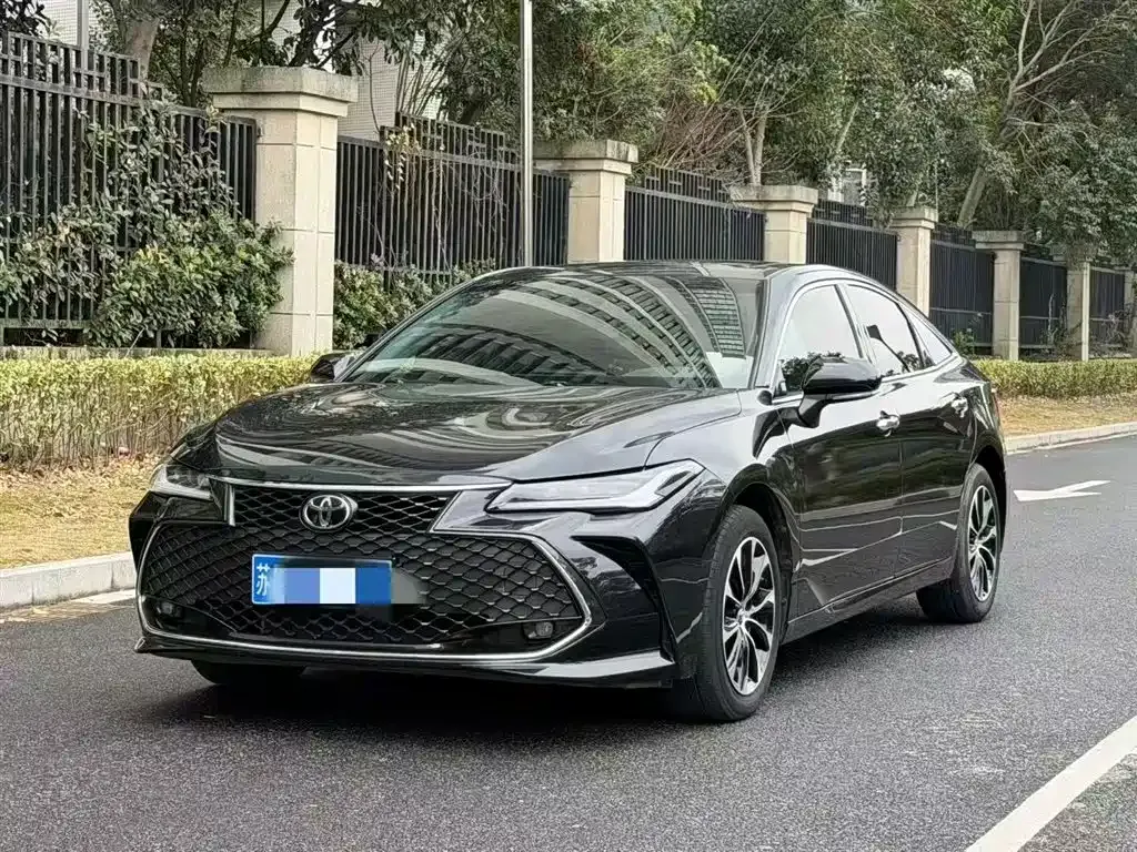 Toyota Avalon — фото 1