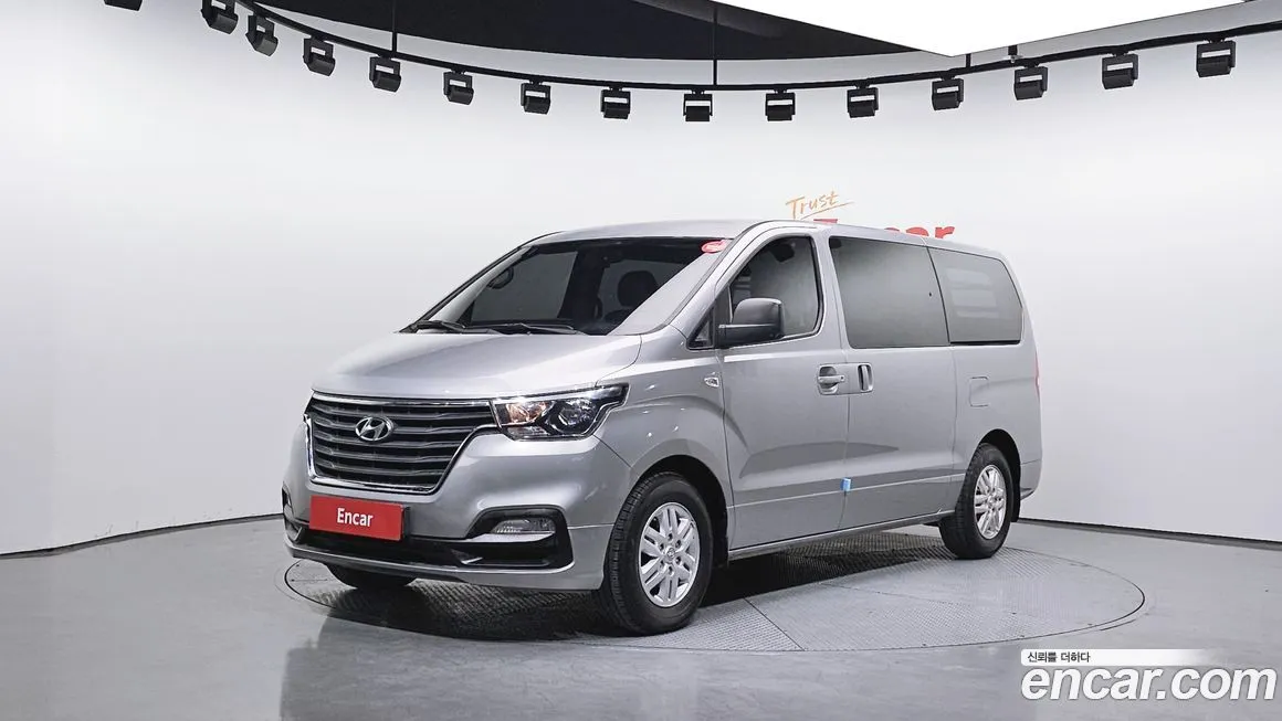 Hyundai Starex — фото 1