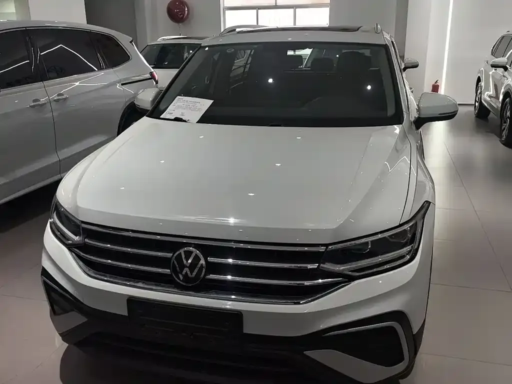 Volkswagen Tiguan L — фото 6