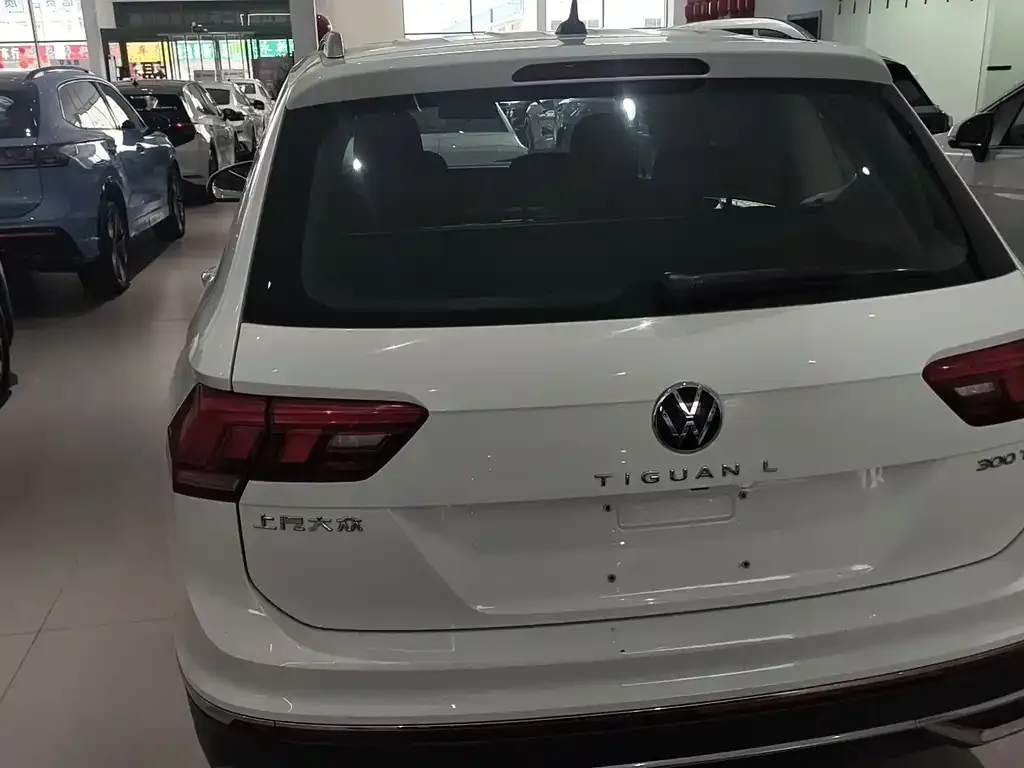 Volkswagen Tiguan L — фото 3