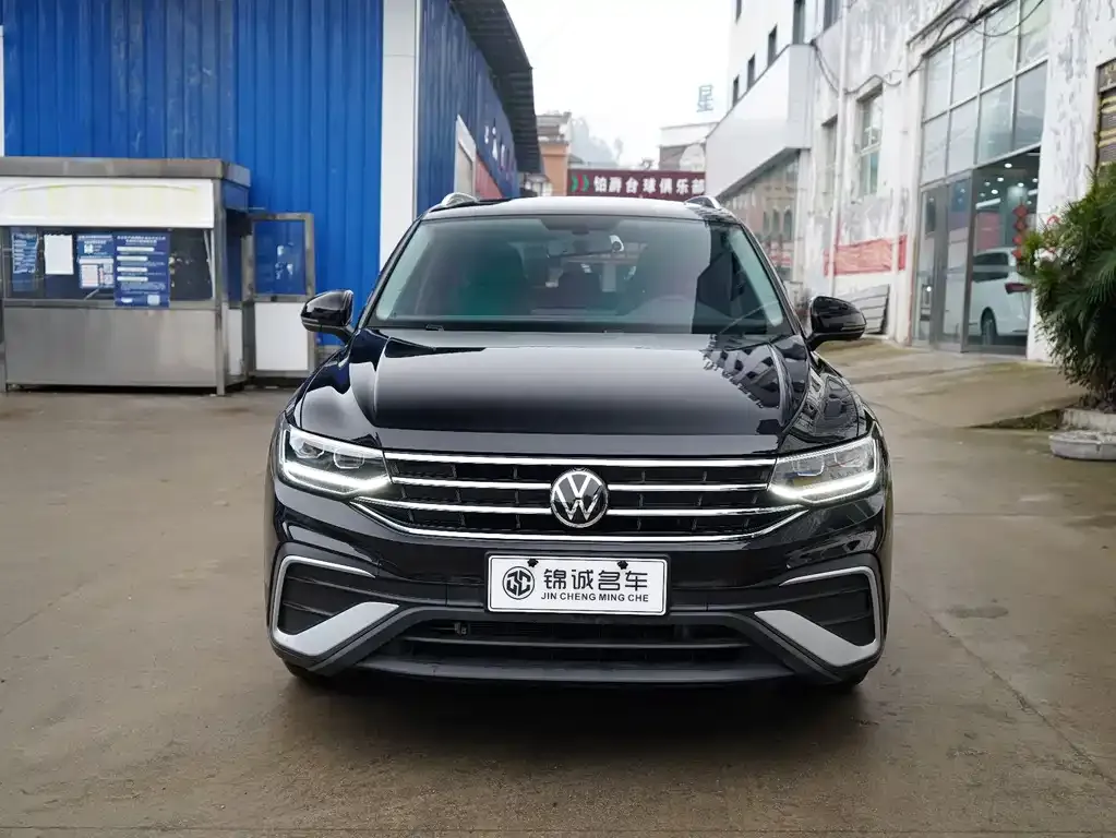 Volkswagen Tiguan L — фото 8