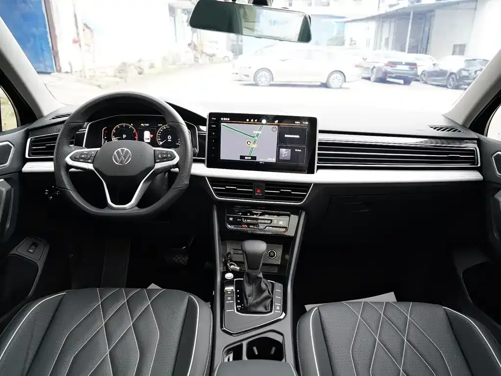 Volkswagen Tiguan L — фото 9