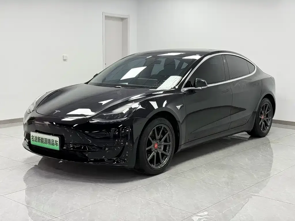 Tesla Model 3 — фото 1