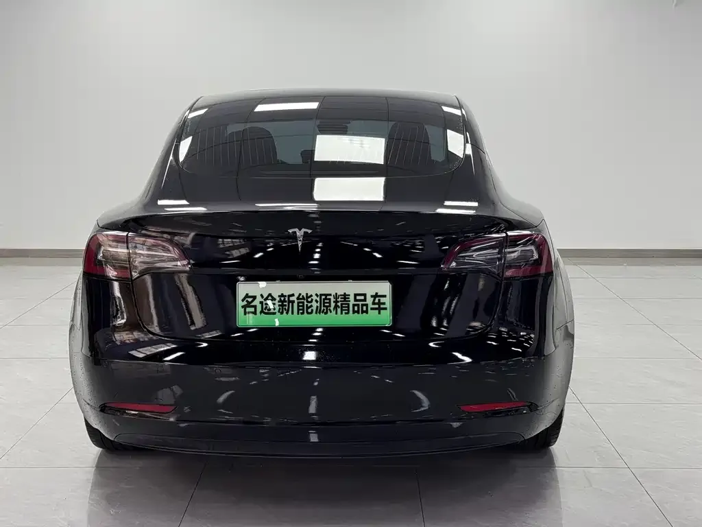 Tesla Model 3 — фото 4