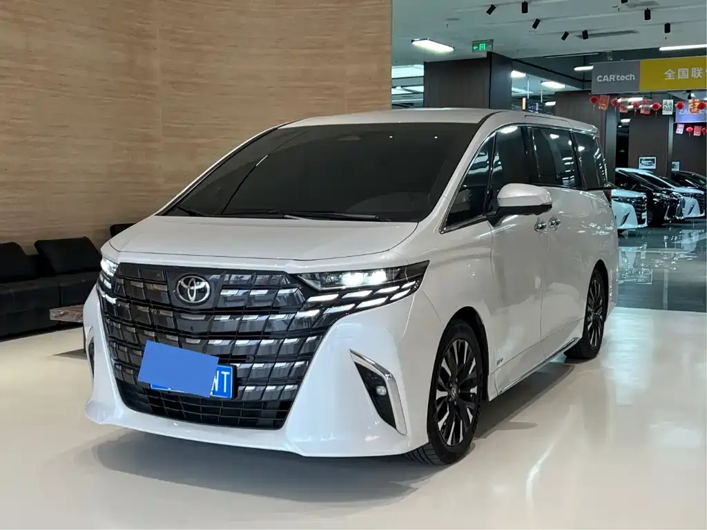 Toyota Alphard — фото 1