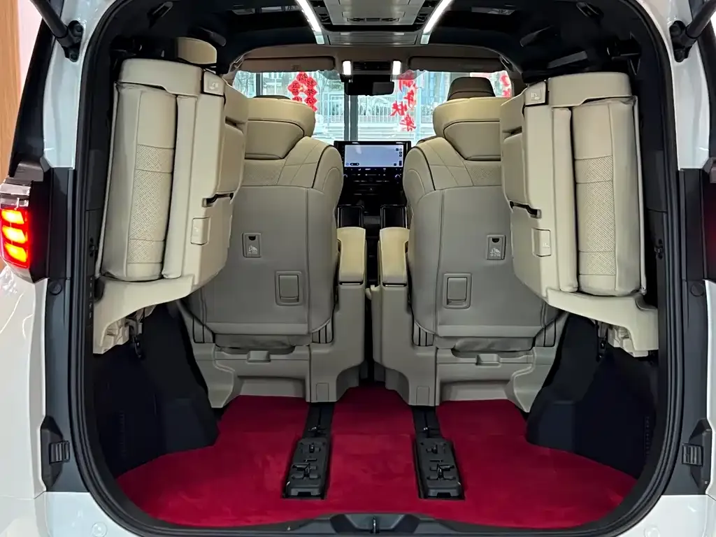 Toyota Alphard — фото 10