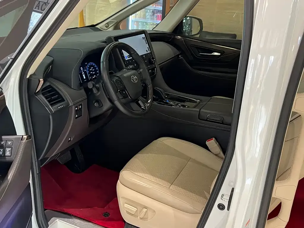 Toyota Alphard — фото 7