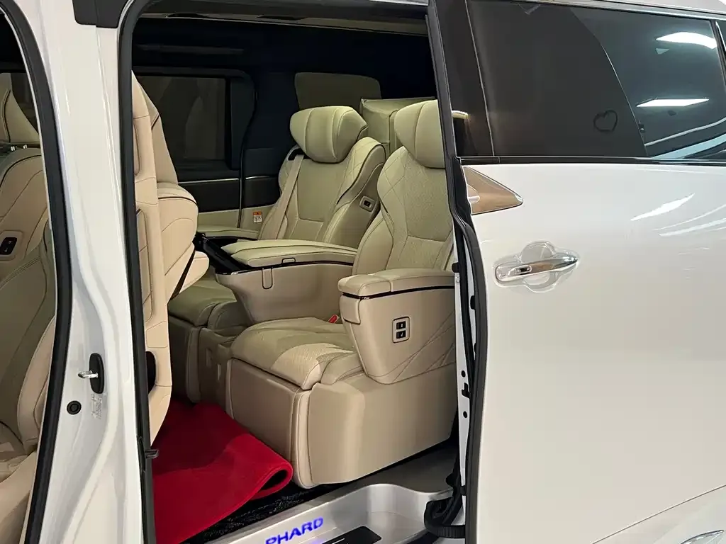 Toyota Alphard — фото 8