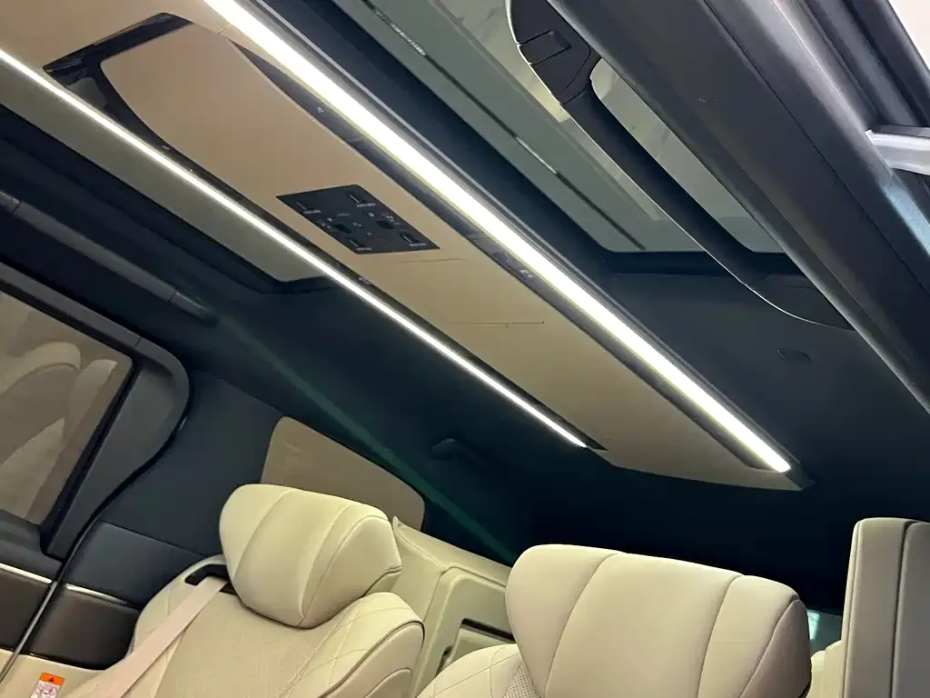 Toyota Alphard — фото 6