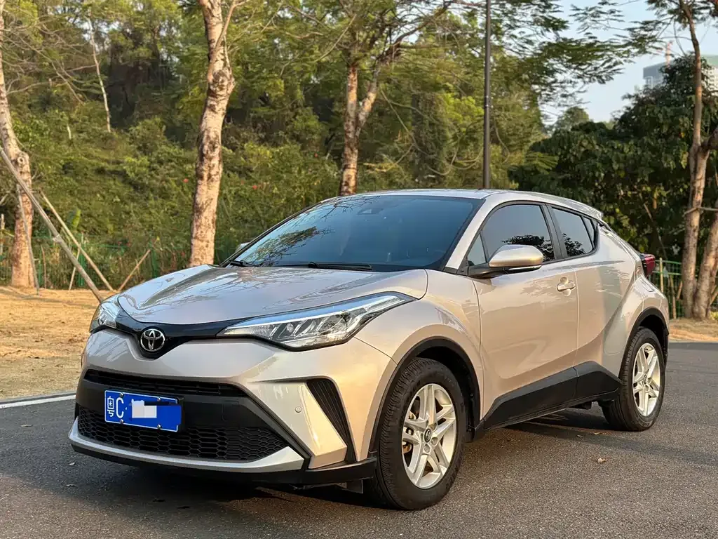 Toyota C-HR — фото 1