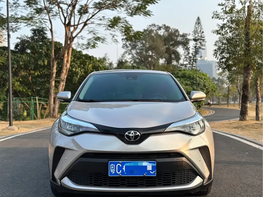 Toyota C-HR — фото 8