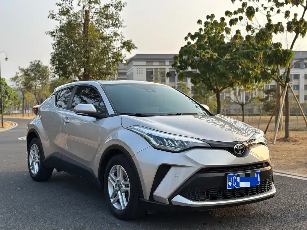 Toyota C-HR — фото 9
