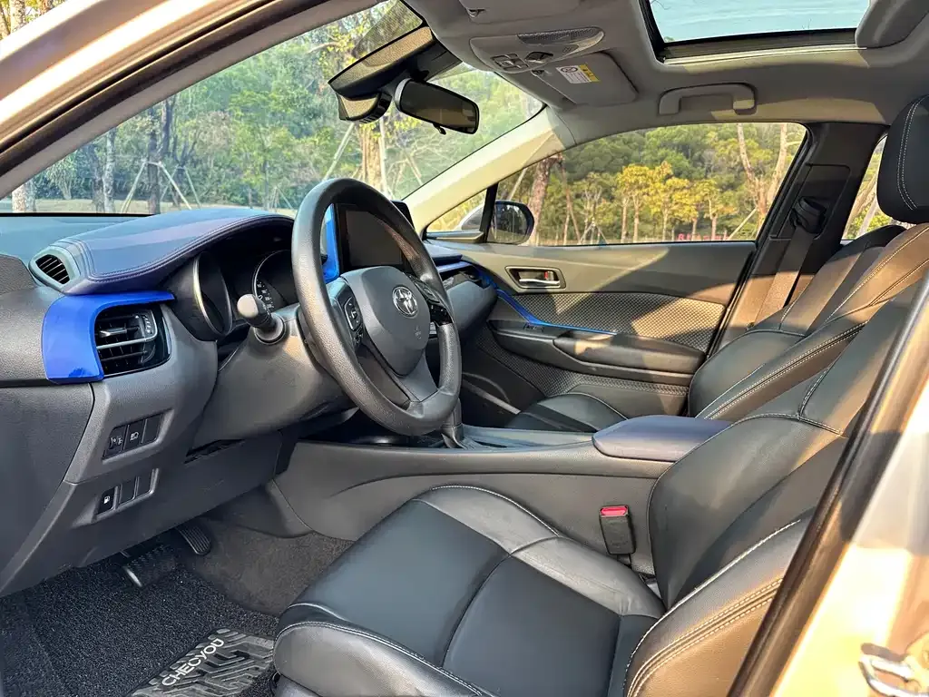 Toyota C-HR — фото 5