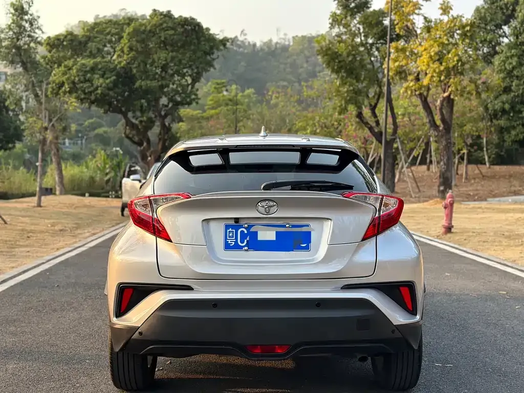Toyota C-HR — фото 2