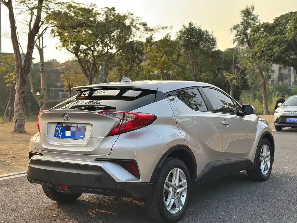 Toyota C-HR — фото 7