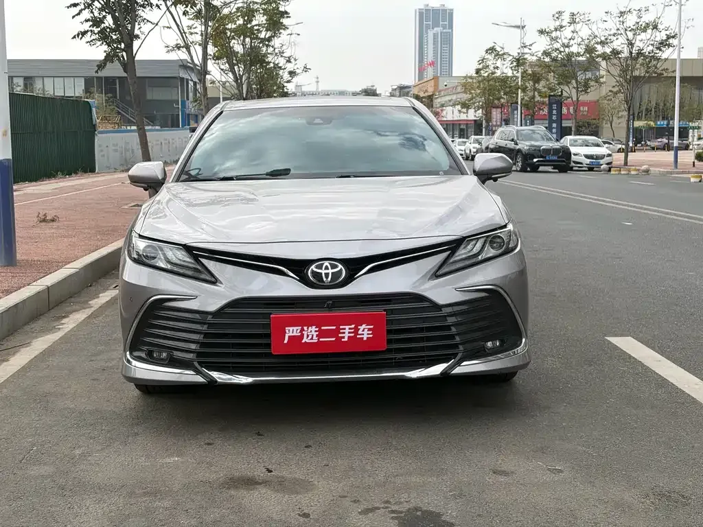 Toyota Camry — фото 5