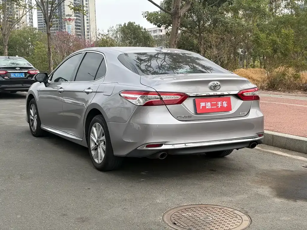 Toyota Camry — фото 8