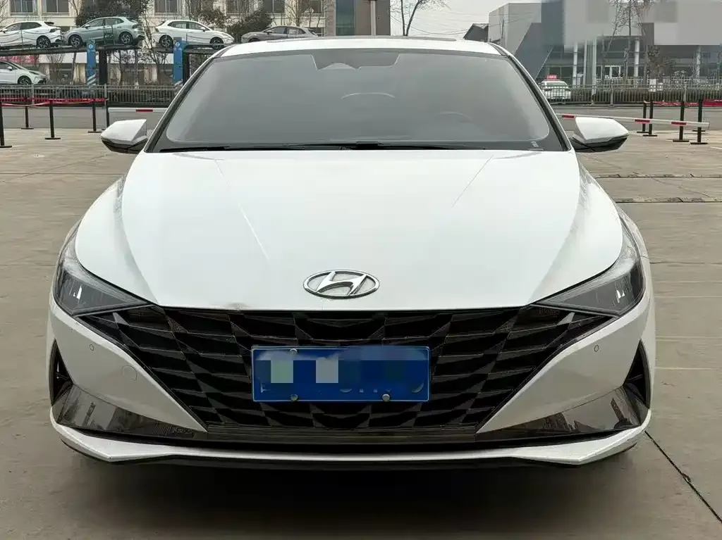 Hyundai Elantra — фото 2