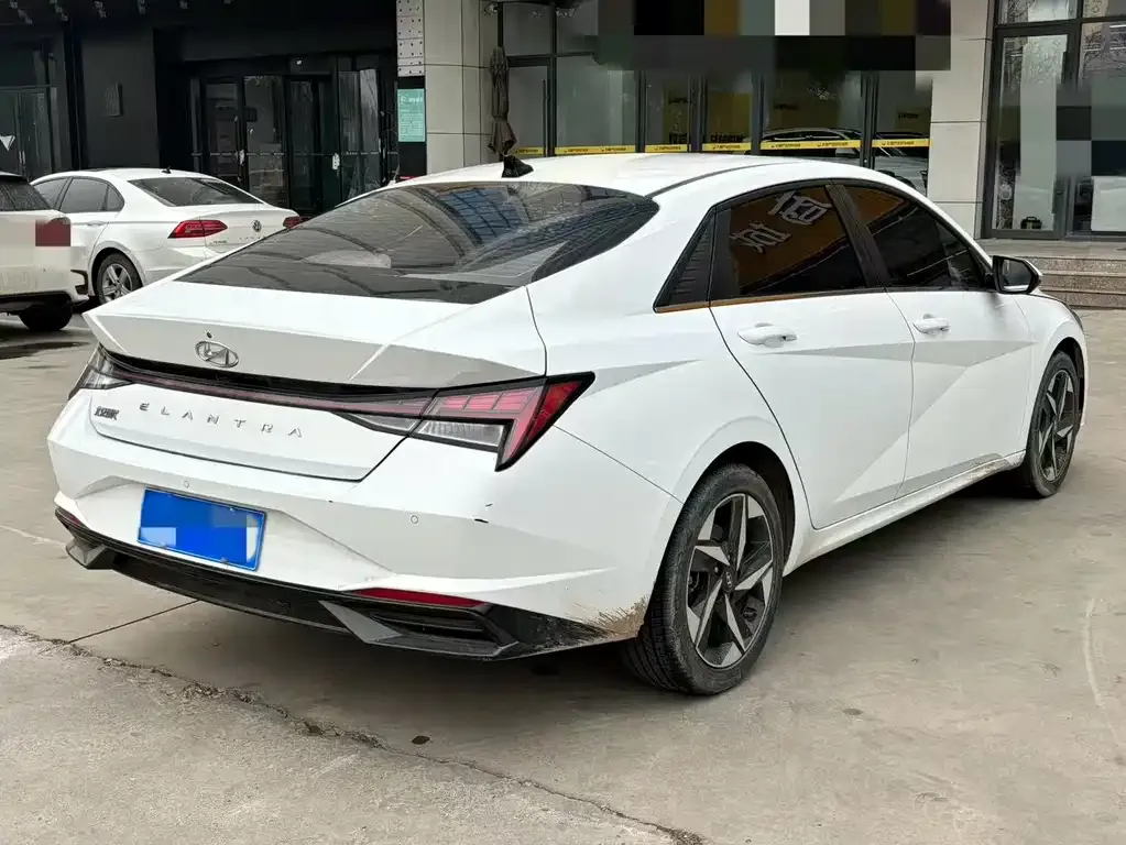 Hyundai Elantra — фото 3