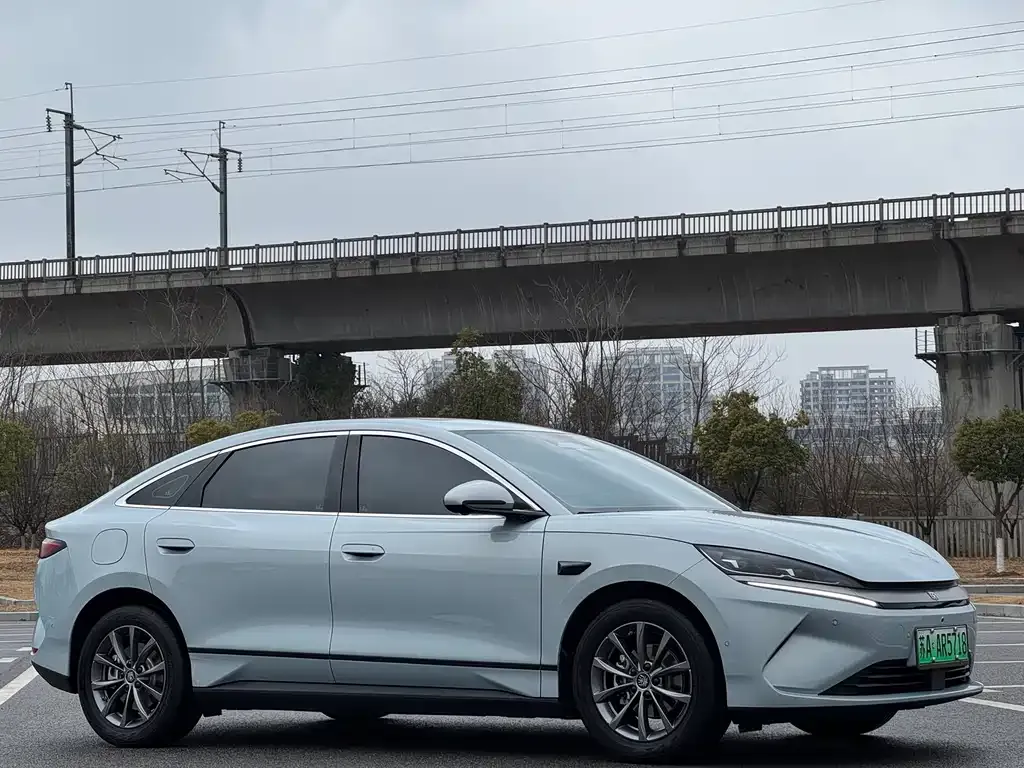 BYD Qin L — фото 10