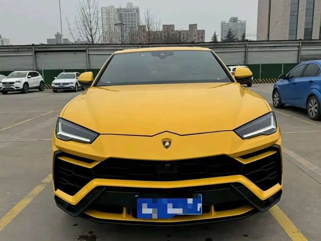 Lamborghini Urus — фото 1