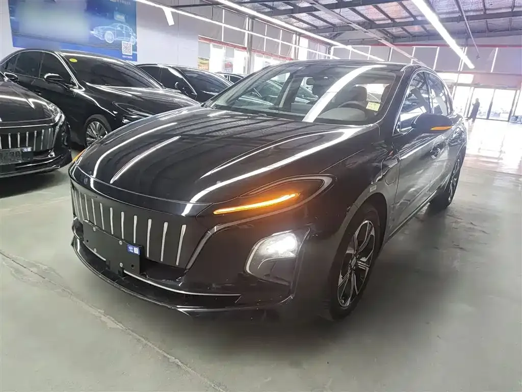 Hongqi E-QM5 — фото 1