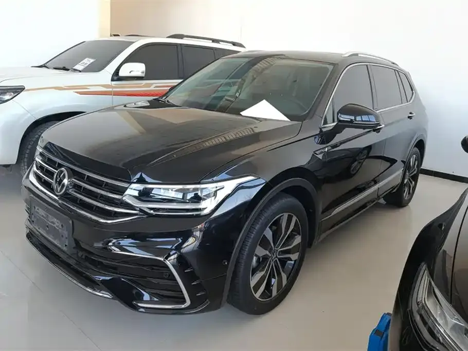 Volkswagen Tiguan L — фото 1