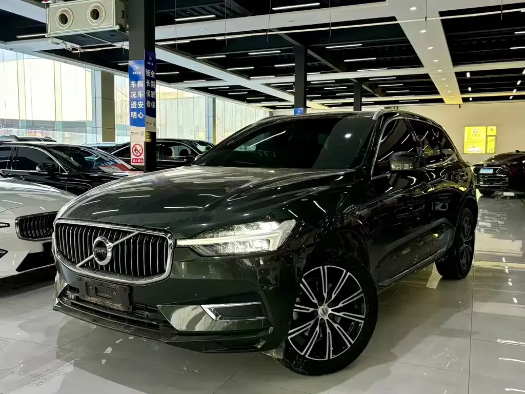 Volvo XC60 — фото 1