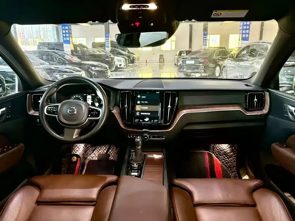 Volvo XC60 — фото 2