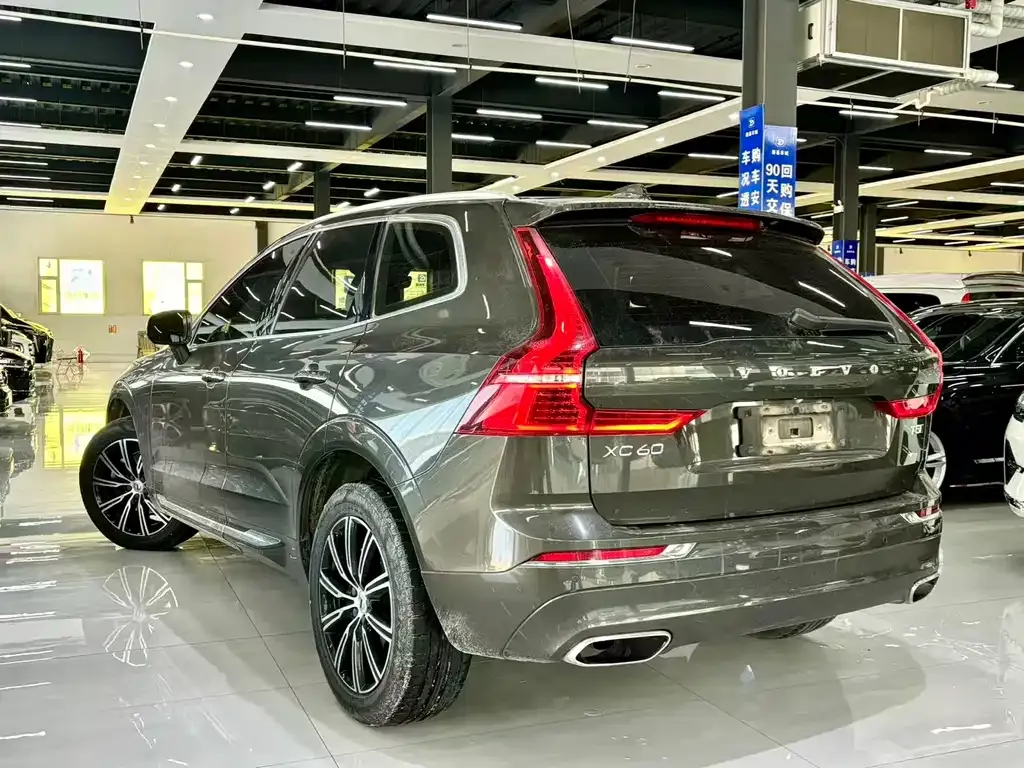 Volvo XC60 — фото 6