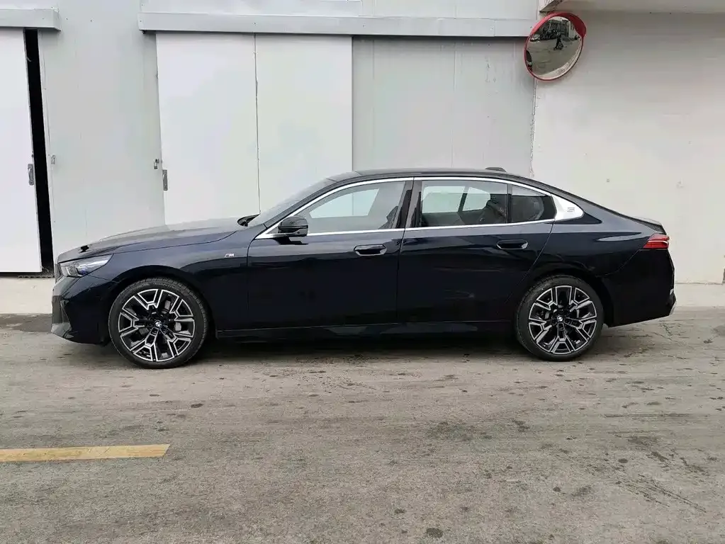BMW 5 Series — фото 2