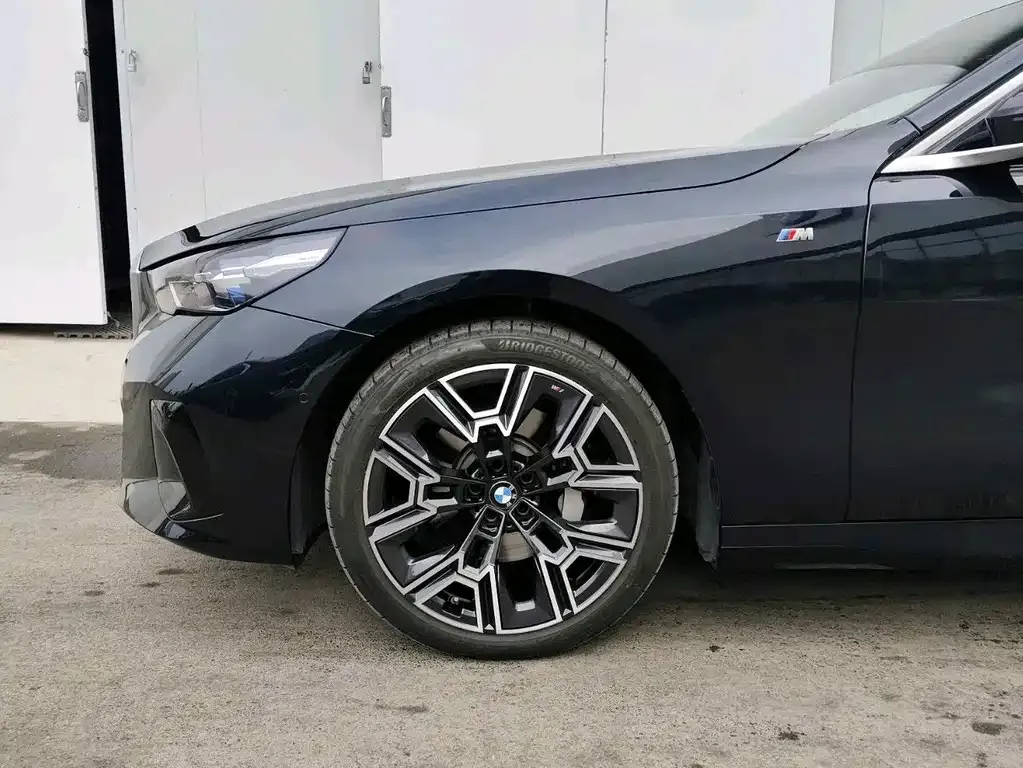 BMW 5 Series — фото 10