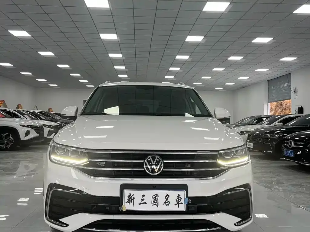 Volkswagen Tiguan L — фото 4