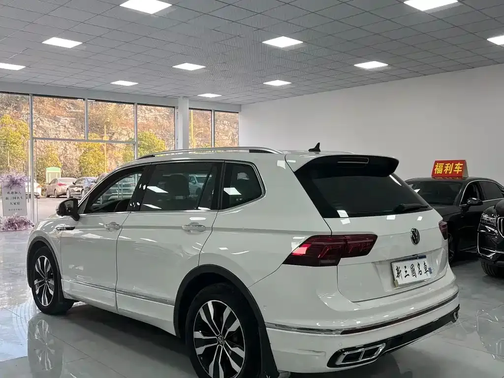 Volkswagen Tiguan L — фото 3