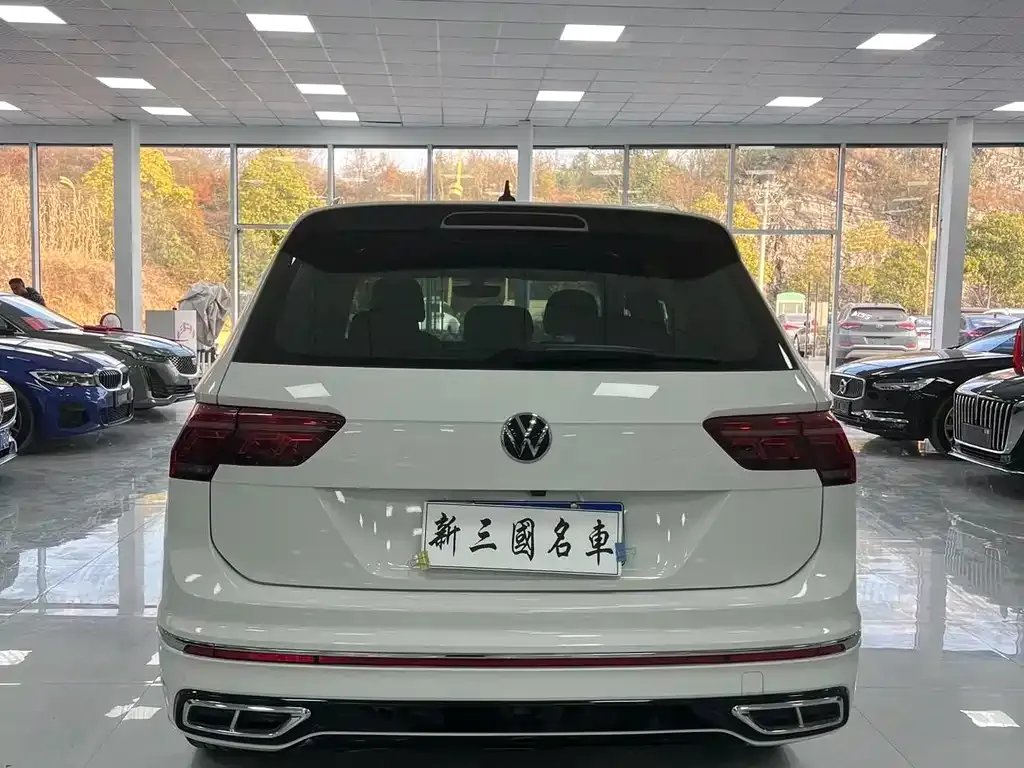 Volkswagen Tiguan L — фото 10