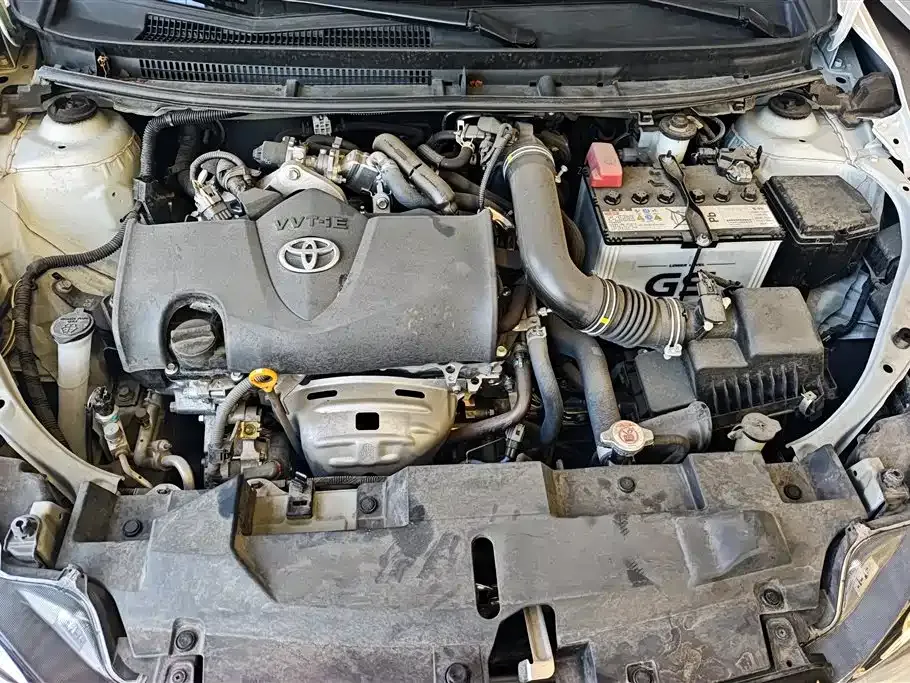 Toyota Yaris L — фото 10