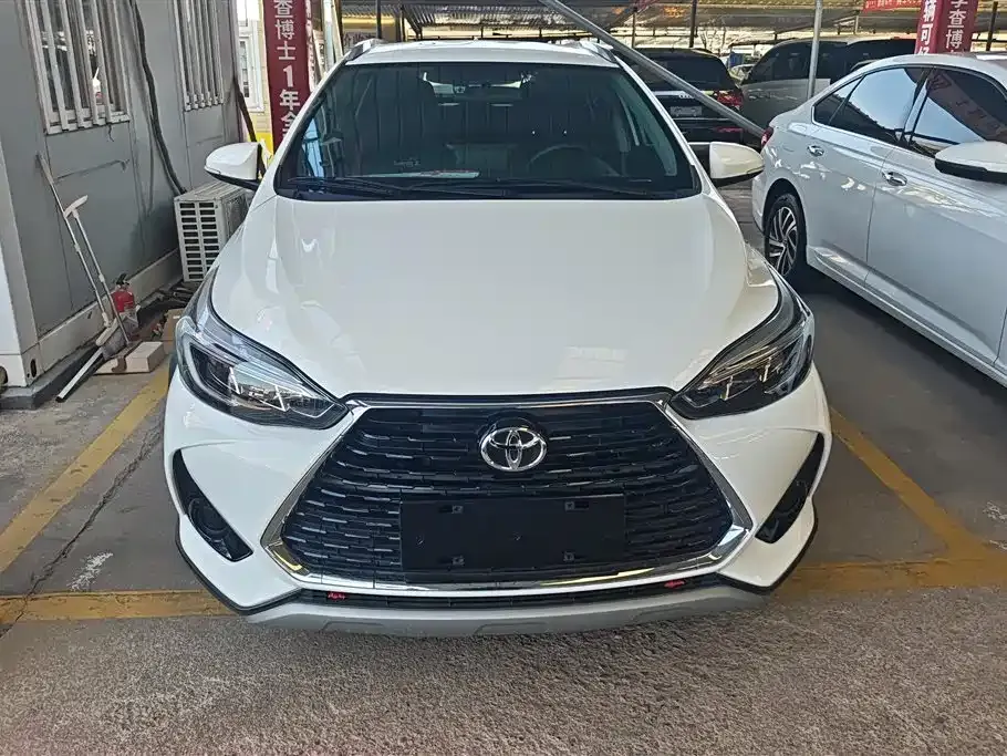Toyota Yaris L — фото 9
