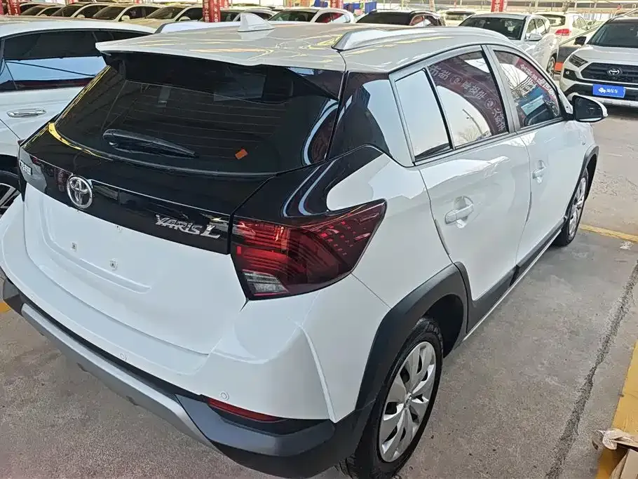 Toyota Yaris L — фото 3