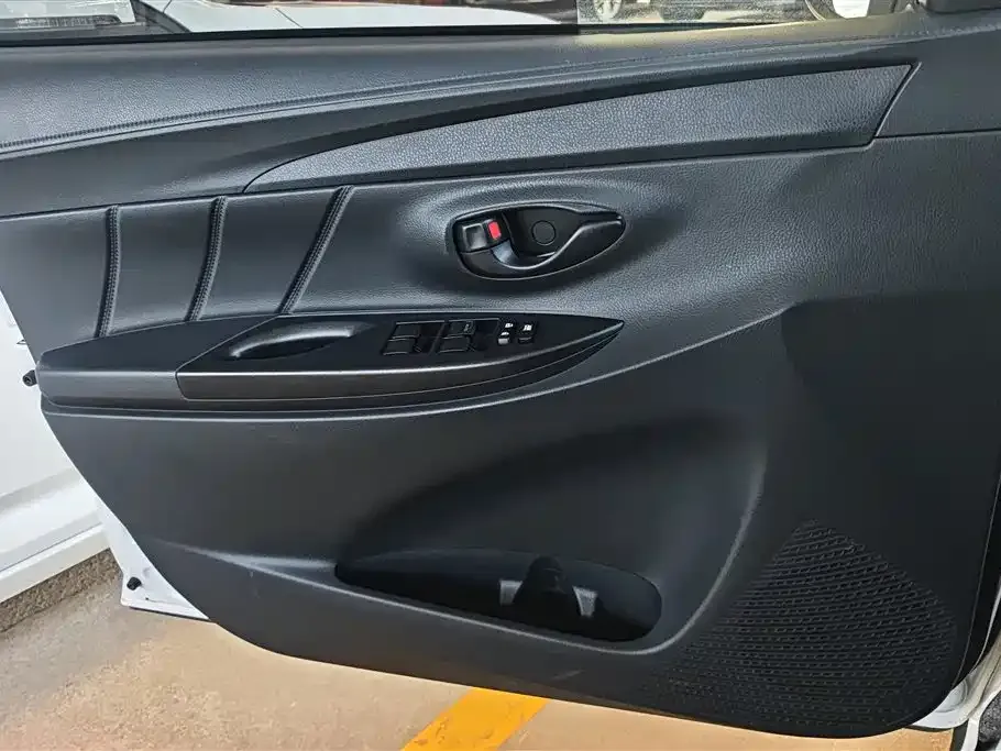 Toyota Yaris L — фото 6